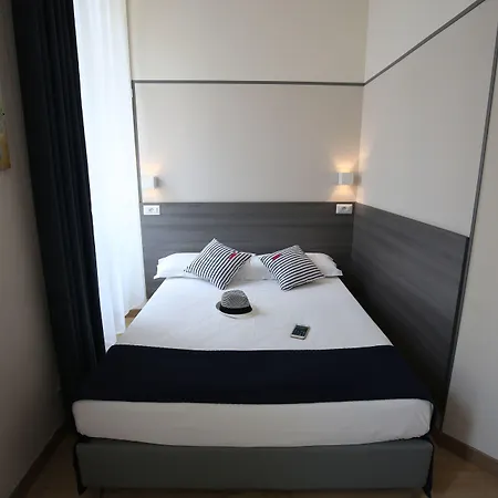 Boutique Neptune 2* Ницца