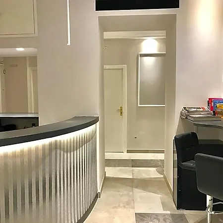 Boutique Neptune 2* Nice