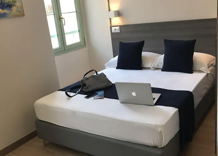 Boutique Neptune فندق نيس
