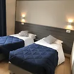 Boutique Neptune 2* Nice